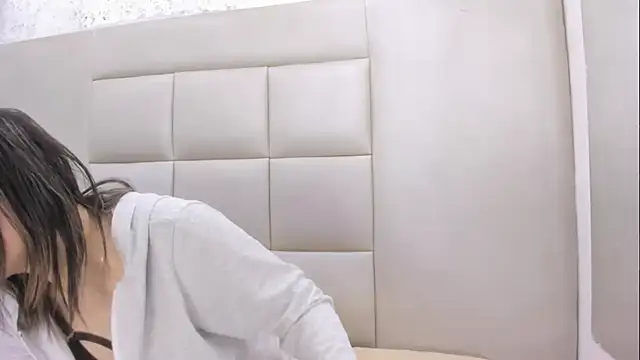 Snapshot of LittleMaria chatting on 09/12/25, 01:55 LittleMaria online show from 09/12/25, 01:55