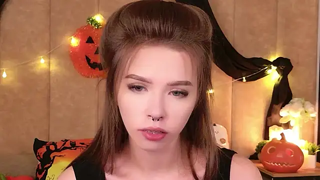 Sierra Fane online show from 11/03/25, 05:52