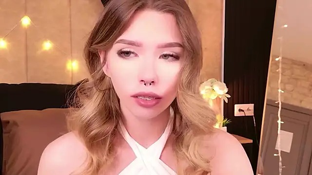 Sierra Fane online show from 12/05/25, 10:35