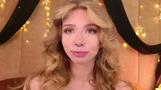 Snapshot of Sierra_Fane chatting on 05/31/26, 05:59 Sierra Fane online show from 05/31/26, 05:59