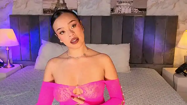 LiaHilton2 online show from 11/18/25, 02:32