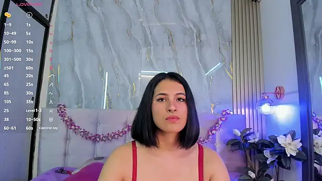 SalomeeHills online show from 04/25/26, 06:05