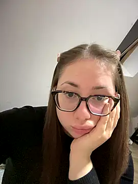 Snapshot of May_Alisa chatting on 09/28/25, 06:57 May Alisa online show from 09/28/25, 06:57