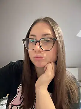 Snapshot of May_Alisa chatting on 10/11/25, 02:48 May Alisa online show from 10/11/25, 02:48