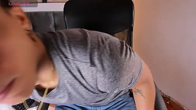 Snapshot of Allex_Cano chatting on 02/23/25, 01:10 Allex Cano online show from 02/23/25, 01:10