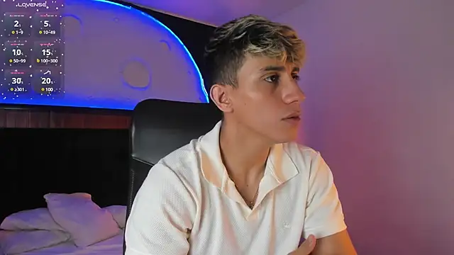 Snapshot of Allex_Cano chatting on 02/28/25, 12:31 Allex Cano online show from 02/28/25, 12:31