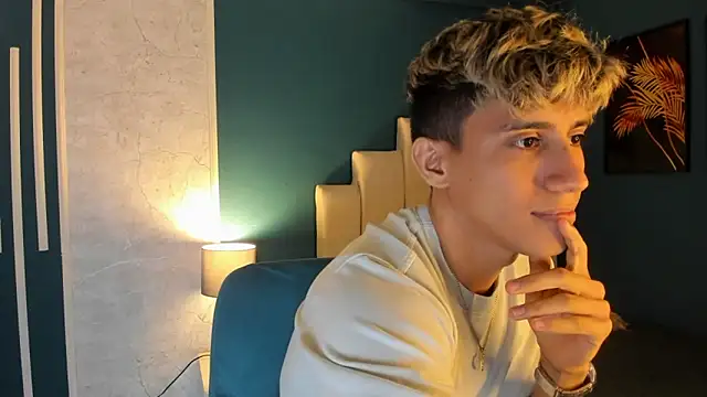 Snapshot of Allex_Cano chatting on 03/02/25, 06:05 Allex Cano online show from 03/02/25, 06:05