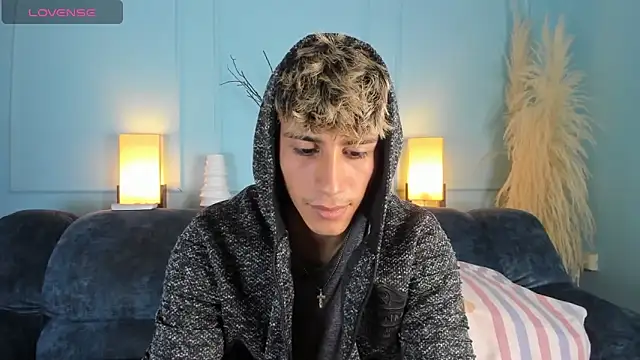 Snapshot of Allex_Cano chatting on 03/04/25, 03:44 Allex Cano online show from 03/04/25, 03:44