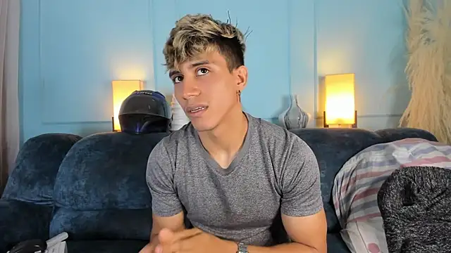 Snapshot of Allex_Cano chatting on 03/04/25, 09:51 Allex Cano online show from 03/04/25, 09:51