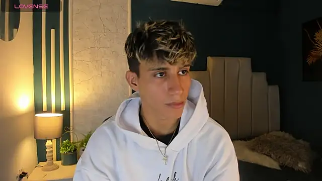 Snapshot of Allex_Cano chatting on 03/05/25, 03:08 Allex Cano online show from 03/05/25, 03:08