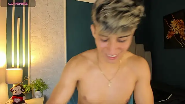 Snapshot of Allex_Cano chatting on 03/08/25, 06:32 Allex Cano online show from 03/08/25, 06:32