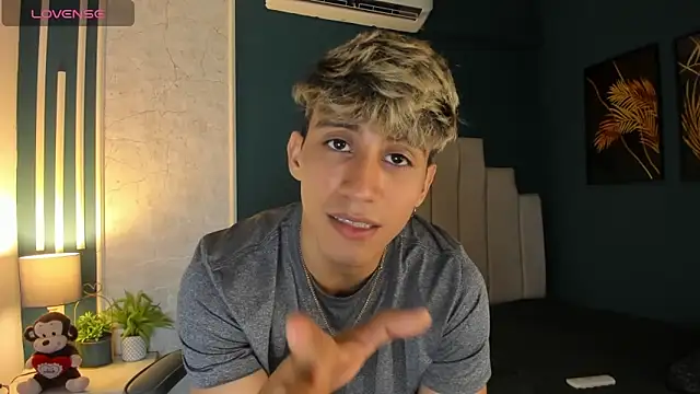 Snapshot of Allex_Cano chatting on 03/09/25, 03:01 Allex Cano online show from 03/09/25, 03:01