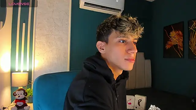 Snapshot of Allex_Cano chatting on 03/10/25, 03:45 Allex Cano online show from 03/10/25, 03:45