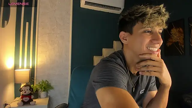 Snapshot of Allex_Cano chatting on 03/11/25, 03:26 Allex Cano online show from 03/11/25, 03:26