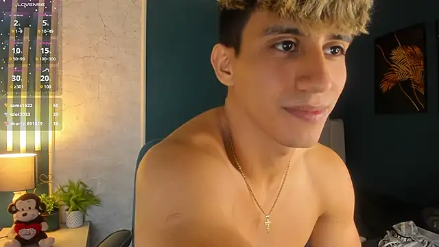 Snapshot of Allex_Cano chatting on 03/11/25, 06:32 Allex Cano online show from 03/11/25, 06:32