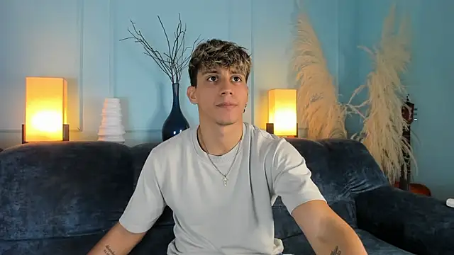 Snapshot of Allex_Cano chatting on 03/13/25, 03:11 Allex Cano online show from 03/13/25, 03:11