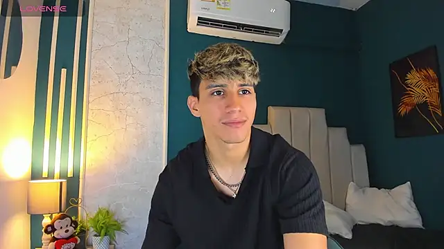 Snapshot of Allex_Cano chatting on 03/14/25, 03:26 Allex Cano online show from 03/14/25, 03:26