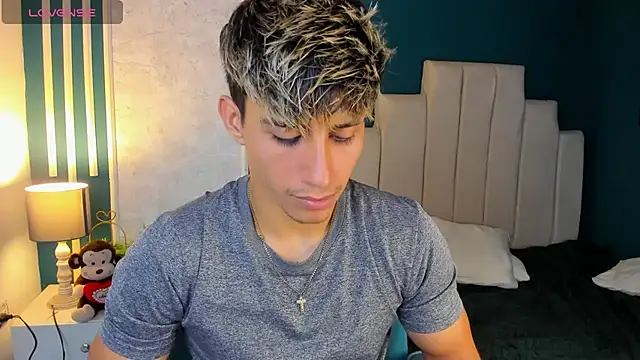 Snapshot of Allex_Cano chatting on 03/15/25, 03:29 Allex Cano online show from 03/15/25, 03:29