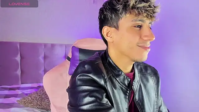 Snapshot of Allex_Cano chatting on 03/16/25, 11:16 Allex Cano online show from 03/16/25, 11:16