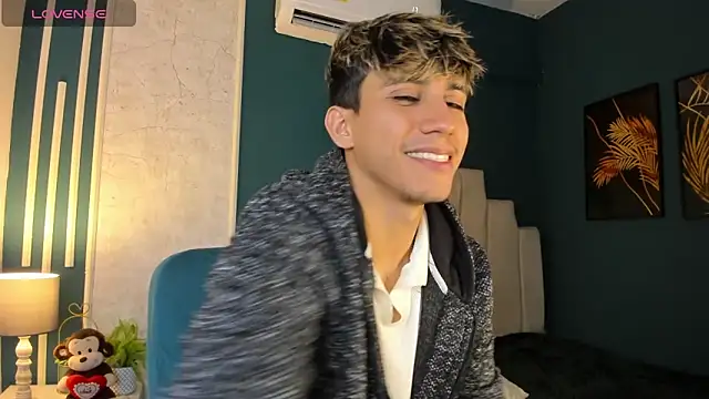 Snapshot of Allex_Cano chatting on 03/17/25, 11:42 Allex Cano online show from 03/17/25, 11:42