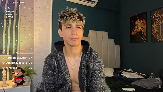 Snapshot of Allex_Cano chatting on 03/17/25, 05:49 Allex Cano online show from 03/17/25, 05:49