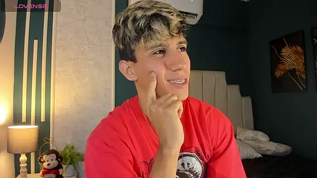 Snapshot of Allex_Cano chatting on 03/19/25, 11:50 Allex Cano online show from 03/19/25, 11:50