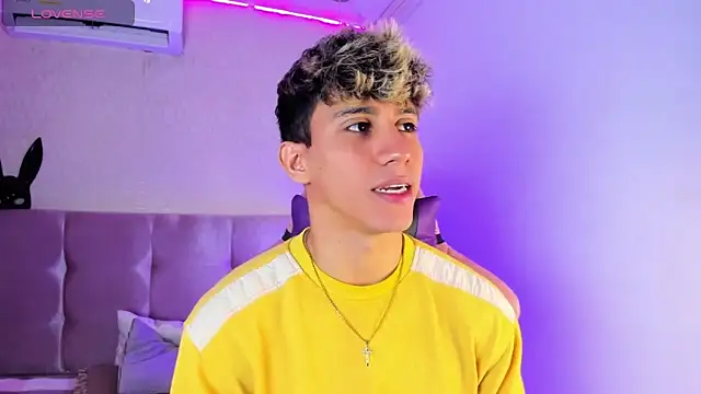 Snapshot of Allex_Cano chatting on 03/20/25, 12:11 Allex Cano online show from 03/20/25, 12:11