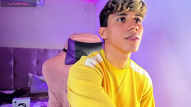 Snapshot of Allex_Cano chatting on 03/20/25, 06:20 Allex Cano online show from 03/20/25, 06:20