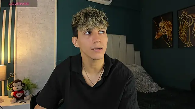 Snapshot of Allex_Cano chatting on 03/21/25, 11:55 Allex Cano online show from 03/21/25, 11:55