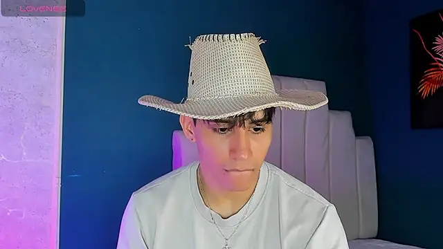 Snapshot of Allex_Cano chatting on 10/23/25, 08:40 Allex Cano online show from 10/23/25, 08:40