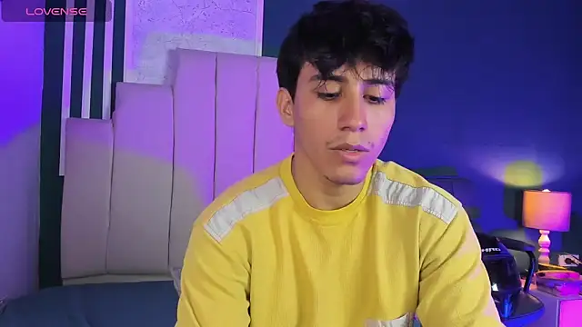 Snapshot of Allex_Cano chatting on 11/17/25, 11:16 Allex Cano online show from 11/17/25, 11:16