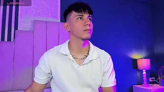 Snapshot of Allex_Cano chatting on 11/23/25, 06:19 Allex Cano online show from 11/23/25, 06:19