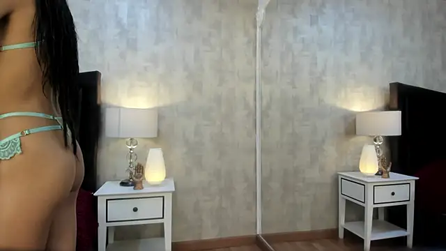 NahomyCarther online show from 10/17/25, 03:53