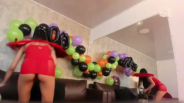 NahomyCarther online show from 10/30/25, 04:03