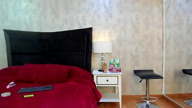 NahomyCarther online show from 12/16/25, 03:22