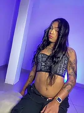 Snapshot of miamibitch chatting on 02/23/25, 06:07 miamibitch online show from 02/23/25, 06:07