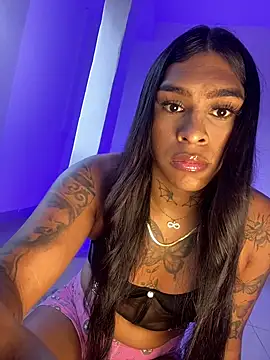 Snapshot of miamibitch chatting on 02/23/25, 10:42 miamibitch online show from 02/23/25, 10:42