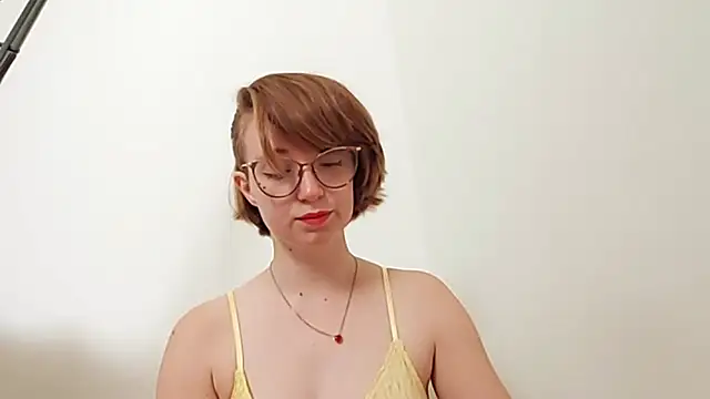 Snapshot of Elise_Nyx chatting on 09/16/25, 01:01 Elise Nyx online show from 09/16/25, 01:01