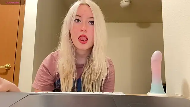 Snapshot of ashisscene chatting on 01/06/26, 04:16 ashisscene online show from 01/06/26, 04:16