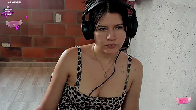 Snapshot of brii69 chatting on 03/10/25, 07:50 brii69 online show from 03/10/25, 07:50