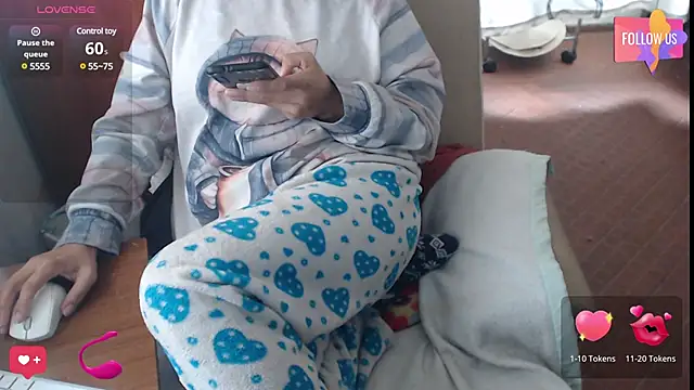 Snapshot of Sexyqueen_mature_ chatting on 03/11/25, 02:51 Sexyqueen mature online show from 03/11/25, 02:51