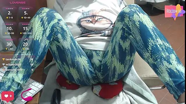 Snapshot of Sexyqueen_mature_ chatting on 03/18/25, 02:04 Sexyqueen mature online show from 03/18/25, 02:04