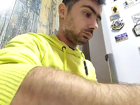 Snapshot of andreiiiii2025 chatting on 02/21/25, 10:39 andreiiiii2025 online show from 02/21/25, 10:39