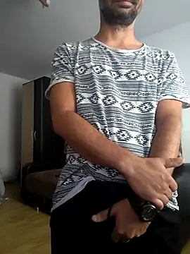 Snapshot of andreiiiii2025 chatting on 09/30/25, 06:07 andreiiiii2025 online show from 09/30/25, 06:07