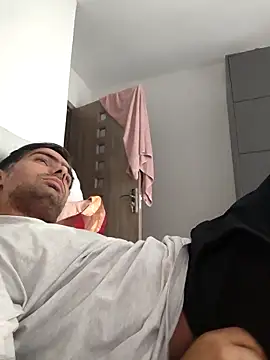 Snapshot of andreiiiii2025 chatting on 10/08/25, 08:45 andreiiiii2025 online show from 10/08/25, 08:45