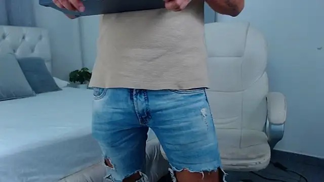 Snapshot of sebastian_colle chatting on 02/21/25, 12:06 sebastian colle online show from 02/21/25, 12:06