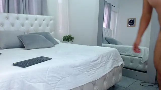 Snapshot of sebastian_colle chatting on 02/24/25, 06:15 sebastian colle online show from 02/24/25, 06:15