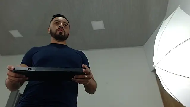 Snapshot of sebastian_colle chatting on 03/10/25, 07:18 sebastian colle online show from 03/10/25, 07:18