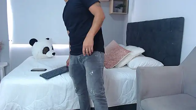 Snapshot of sebastian_colle chatting on 03/11/25, 07:25 sebastian colle online show from 03/11/25, 07:25