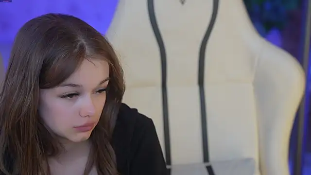 Snapshot of Elza_Dream chatting on 03/17/25, 03:29 Elza Dream online show from 03/17/25, 03:29